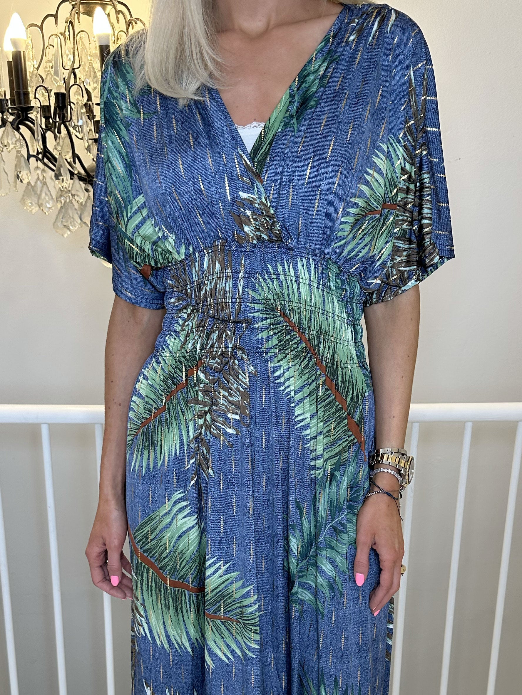 Pams Palm - Lång elastisk klänning i skrynkelfritt material